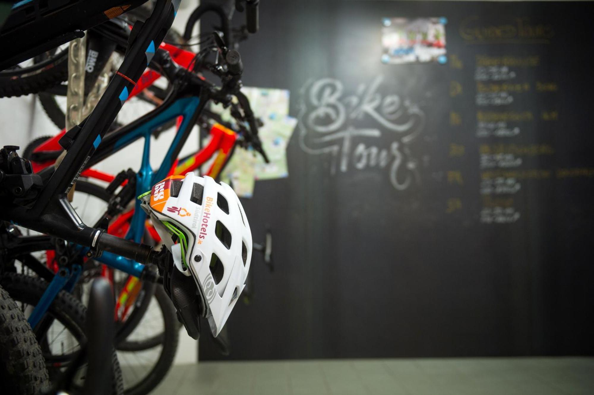 Krone Eat Drink Stay Bressanone Bagian luar foto